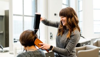 How To Choose A Hair Salon For The Wedding?